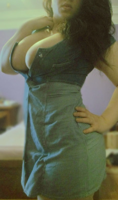 killerkurves:  syrav:  Old (I’m talking really old) dress that