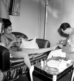 blackhistoryalbum:  Josephine Baker getting a pedicure. and polish.