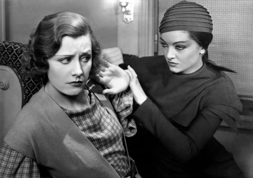 gatutor:Irene Dunne-Myrna Loy “Trece mujeres” (Thirteen