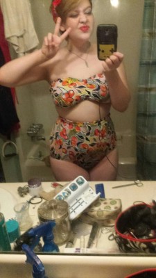 princess-passion-flower:  scumbagvegan:  Hot tub time. Feat.