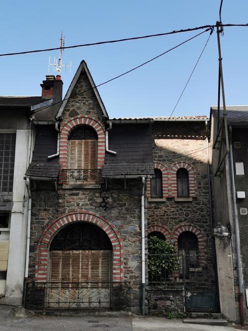 evilbuildingsblog:  Pretty sure some old witch and/or serial
