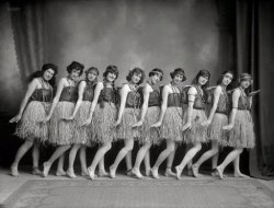 mudwerks:  (via Walk Like a Polynesian: 1920 | Shorpy Historical