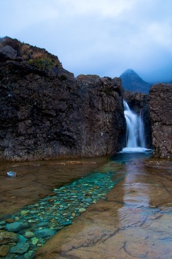 souixxsan:  intothegreatunknown:  A Natural Underwater Path 