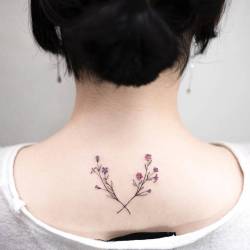 cutelittletattoos:  Flower wreath tattoo on the upper back. Tattoo
