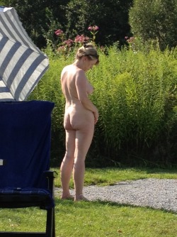 Lady Eva in sunbathing mode. Don&rsquo;t you wish you were neighbors??&hellip;