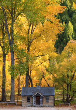 l0stship:Arrowtown Autumn / source - by Chris Gin