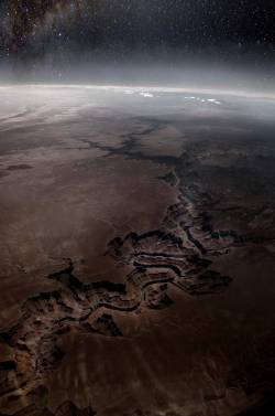 joshua-trees-77:  blazepress:  The Grand Canyon from space. 