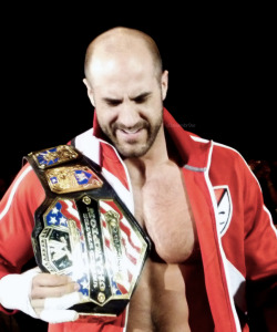 d3anambr0se:  credit [*]  Cesaro looks so hot with a Championship