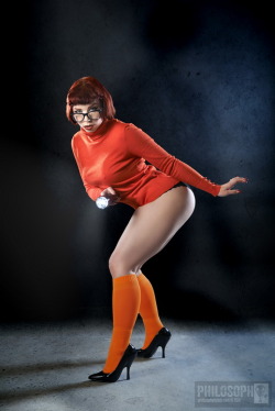 cosplayisagoodtime:  Velma Investigates by PhilosophyFetishCheck out http://cosplayisagoodtime.tumblr.com for more awesome cosplay(Source: insane-pencil.deviantart.com)