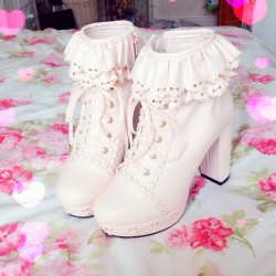 pastel-cutie:  peachmilky:  New shoes arrived! My first purchase