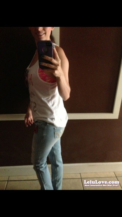 Jeans and a tank top :) http://www.lelulove.com Pic