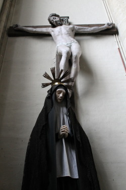 echiromani:A statue of Our Lady of Sorrows at the Church of Notre-Dame