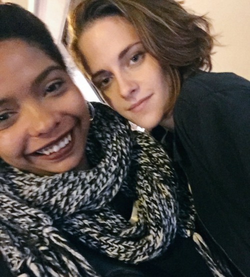 kristenupdates:  With fans in Paris.   Filming “Personal shopper” (oct. 27, 2015)