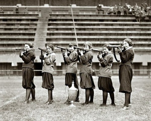 Equipe de filles de tir à la carabine, Central High, Washington,