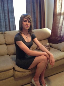 lauranavin-cd:  Let me lead you in to your first experience of feminization. I’m ready. Are you? http://ift.tt/2aX1OJv