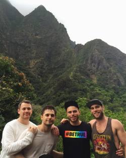 ardensmientus:    guskenworthy: Our last night in paradise!