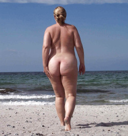 bethmuniverse:  Now that’s what I call an ass! 