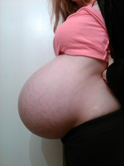 maiesiophiliac-surrogate:  I love seeing a belly get so heavy