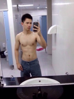 theboy966:  boythoitrangvn:  Lại lầy hehe  Đep trai qá