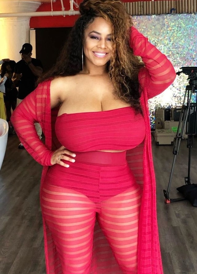 princejazziedad:DeliciouslySexy. Curvy. Busty'Loose. Scrumptious.