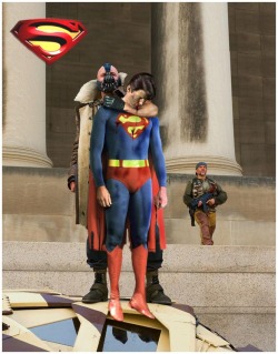 sman-fan-sg:  Superman defeated by Bane. Nice fanart manip   Bane torturing Superman&hellip;wow !