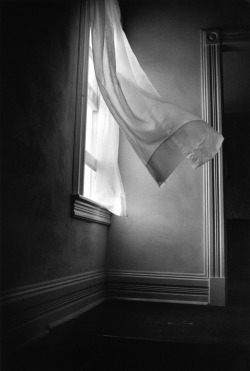 inritus:  Breezy Curtains, Vermont, 1975. Photographed by Harold