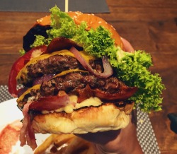 yummyfoooooood:  Huge Bacon Double Cheeseburger 