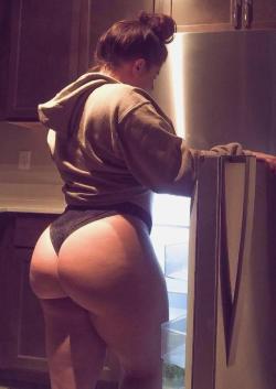 bottomheavybabes: awesomewhitechickswithass:  Ambient lighting