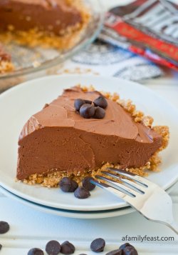 craving-nomz:  No Bake Chocolate Cheesecake Pie