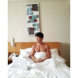 singagram:  @jonathanchongzq | Boys in Bed Special 