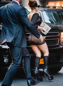 tropicm-ist:  ladyxgaga:  Gaga in New York earlier today.  cake