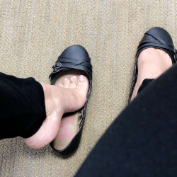 tiffnyztoez:  #TiffnyzToez #footworshipping #feet #footfetishnation