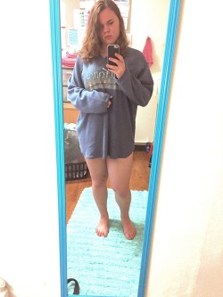 kitty-gumdrop:Good morninggggg I love oversized shirts