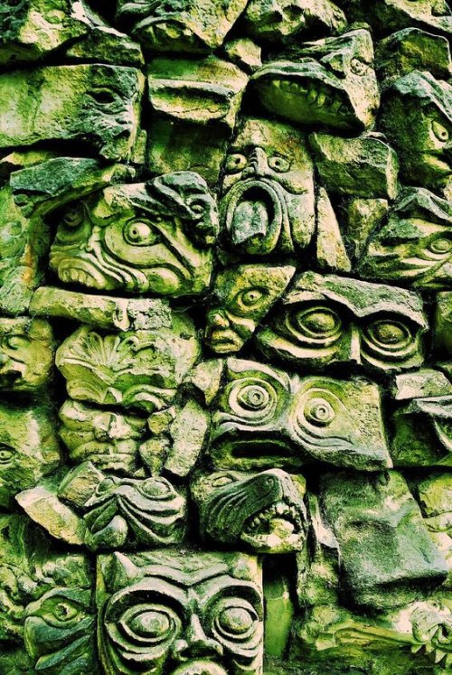 misterlemonzagain:bad-moodboard:Gargoyle Wall, Durham.  Photo