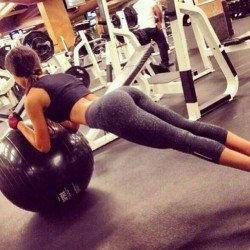 sexygymchicks:  @gym_magnet: For hot babes  Follow ==========