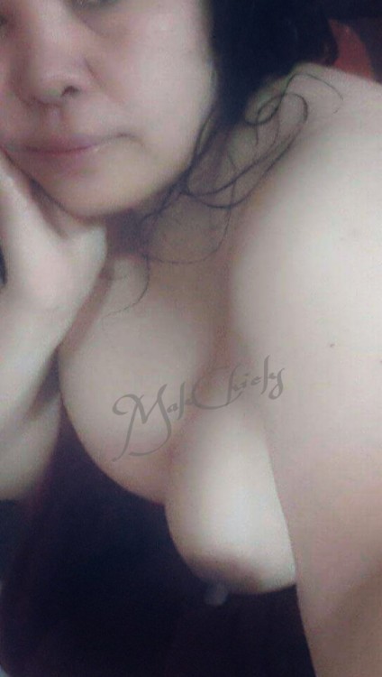 makchicks:  Sundayâ€™s Storyâ€¦.  Sg malay milf.. Gebu, mantap.. Dapat, sure jilat ðŸ˜œ