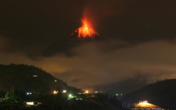 blazepress:  Tungurahua volcano erupting in Ecuador.