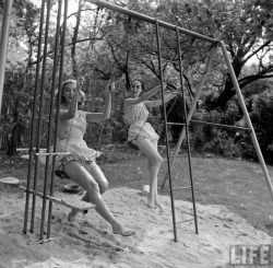 yourdarlinglolita:  Photographed by Nina Leen for Life Magazine,