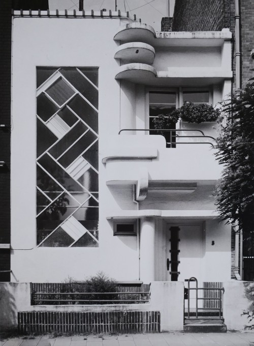 jeroenapers:   Modernistisch herenhuis op de Rue de la Seconde-Reine