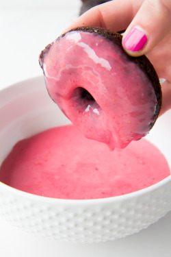 sweetoothgirl:  BROWNIE DONUT BOWLS WITH RASPBERRY GLAZE 