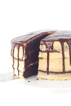 do-not-touch-my-food:    Peanut Butter Chocolate Layer Cake 