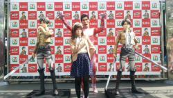 The fan photo session with the newly unveiled life-size Eren