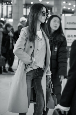 smileyanie:  160110 Yoona @ Gimpo Airport by Sparkle.S 