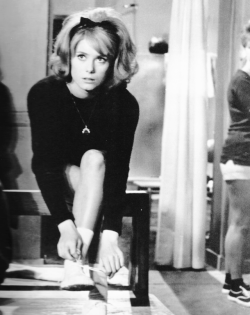 manyfetes:  Catherine Deneuve in Les Parisiennes (1962)