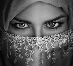 la-latingirl:  even behind a burka, we know she is gorgeous.