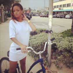 ryaninwonderland:  I WISH I WAS HER BIKE  