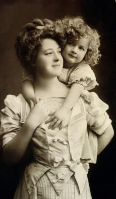 hoopskirtsociety:  Mother and child photos. Edwardian era 1900s.