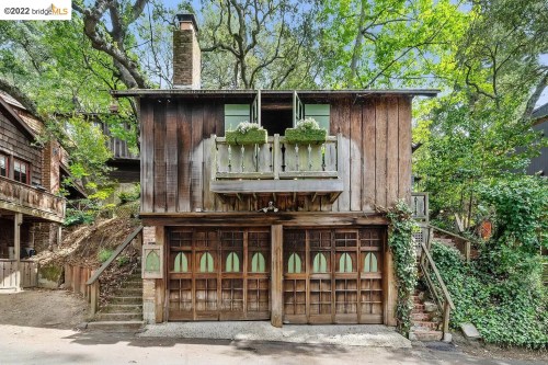 magicalandsomeweirdhometours:  Cutest little cottage in Berkeley,