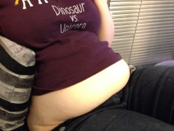 jiggle-butt:  Woooo photos of stuffed gut and tiny tshirt woohoo :3 &lt;3