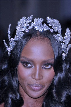 voulair:  Naomi Campbell @ Christian Dior Fall 2007 Couture 